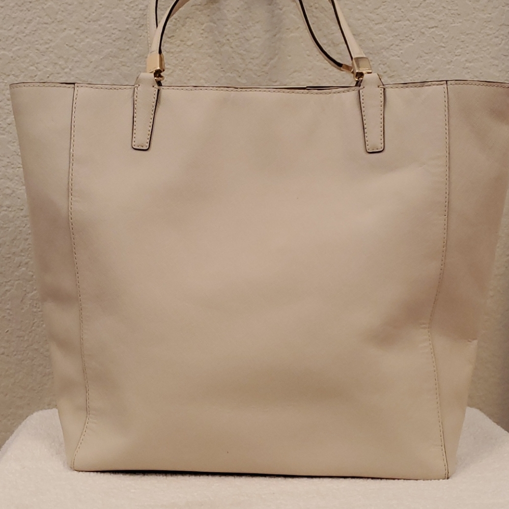 Coach Large 2 handled zippered Tote - Picture 3 of 8